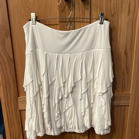 3 size medium women’s skirts. AGB, INC and Joe Fresh. - Picture 2 of 8